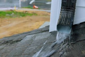 Heavy the rainy season causing with water during heavy rain to flow down the roof.